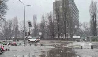 Coduri portocaliu şi galben de viscol &icirc;n mai bine de jumătate de ţară, inclusiv Bucureşti. Minime de&nbsp;-15&deg;C