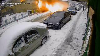 Momentul exploziei din sediul poliției din Lugoj. Un trecător surprins de suflu