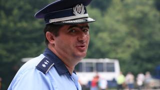 Un fost şef din Poliţie, pensionar special, pus şef la fabrica de armament. Cine e "spr&acirc;nceana lui Batman"