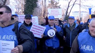 Protest &icirc;n fața Palatului Cotroceni. Profesorii, nemulțumiți că Educația nu are ministru de trei luni