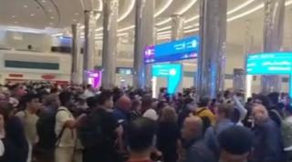 Cursele speciale TAROM pentru repatrierea a peste 300 de rom&acirc;ni aflaţi &icirc;n zona de conflict, am&acirc;nate