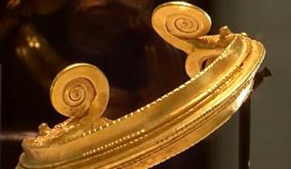 Povestea de film a celor 3 brăţări de patrimoniu expuse &icirc;n Capitală. Ar fi fost scoase din ţară de un deputat