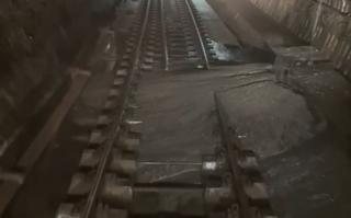 Imagini cu bucata din tunel prăbuşită la metrou, la Magistrala 4. Circulaţia a fost oprită
