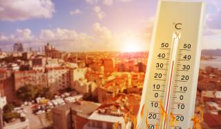 Cod galben de caniculă, extins &icirc;n 5 judeţe. &Icirc;n vest sunt anunţate furtuni puternice şi vijelii&nbsp;