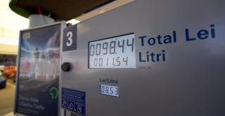 Cursă contracronometru pentru a ţine preţul carburanţilor jos. Un plin s-ar putea scumpi cu 35 de lei