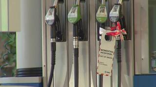 Ieftiniri la pompă după plafonarea adaosului: "Plus sau minus 10 bani, nu ajută cu nimic"
