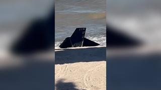 Fragment de dronă, adus de valuri pe plaja din Saturn. Ce a stabilit MApN