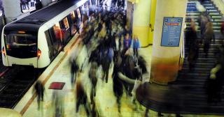 Decizia care ar "paraliza" Capitala. Metroul ar putea fi deconectat de la reţeaua electrică