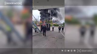 Incendiu violent &icirc;n apropierea rafinăriei Lukoil din Ploieşti. Populaţia, avertizată