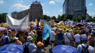 BNR acuză sindicatele că aruncă ţara &icirc;n aer cu Legea Salarizării. "Vom ajunge să m&acirc;ncăm scoarţă de copac"
