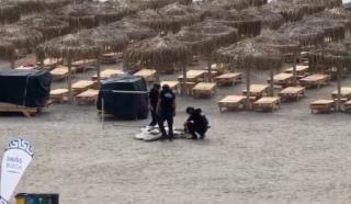 &Icirc;ncă un fragment de dronă, găsit printre şezlonguri pe plaja din Olimp. Avea &icirc;ncărcătură explozivă