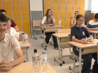 Școala &icirc;ncepe, problemele răm&acirc;n: zeci de unități din Rom&acirc;nia au &icirc;ncă toaleta &icirc;n curte, altele sunt &icirc;n şantier