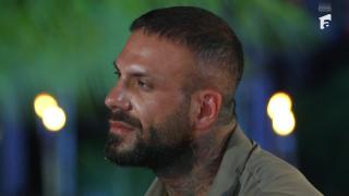 Insula Iubirii azi de la 20:30. Ce se &icirc;nt&acirc;mplă &icirc;n vila băieţilor după bonfireul dintre Remi și Narcis