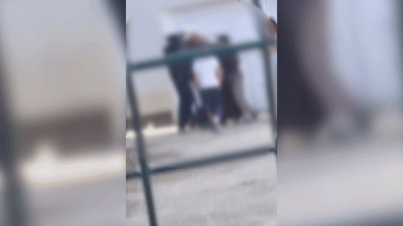 Profesor bătut &icirc;n curtea unei şcoli din Timişoara. &Icirc;n scandal au fost implicaţi elevi şi părinţi