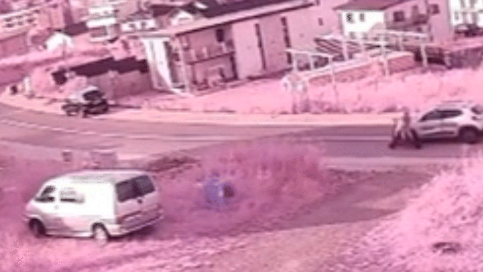 Șoferul care a intrat cu mașina &icirc;ntr-un adolescent pe trotinetă &icirc;n Suceava, cercetat pentru tentativă de omor