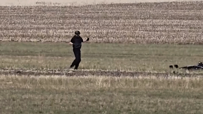 Dronă prăbuşită pe un c&acirc;mp din Viişoara. Autorităţile se pregătesc de detonare