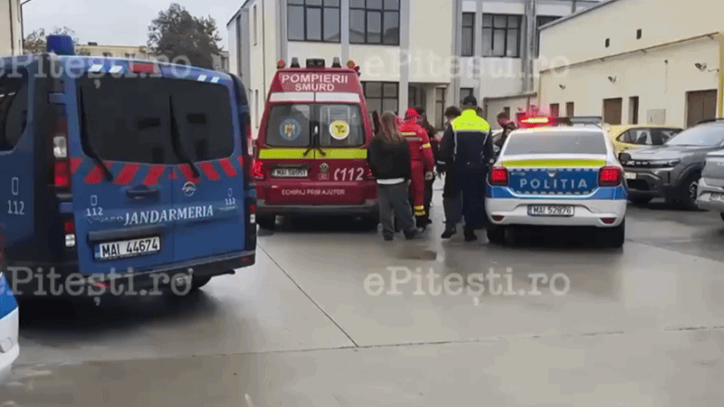 Filmul atacului cu maceta de la liceul din Pitești. Elevii ar fi avut un conflict mai vechi