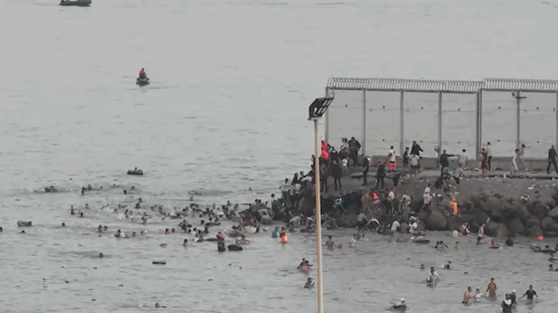 49.000 de migranți au ajuns &icirc;n Spania &icirc;n doar 24 de ore. Comisia Europeană, &icirc;n alertă