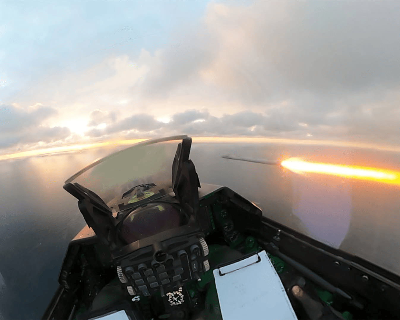 Imagini de la bordul unui F-16 al Armatei Rom&acirc;ne. Cum au fost dobor&acirc;te 2 drone deasupra Mării Negre
