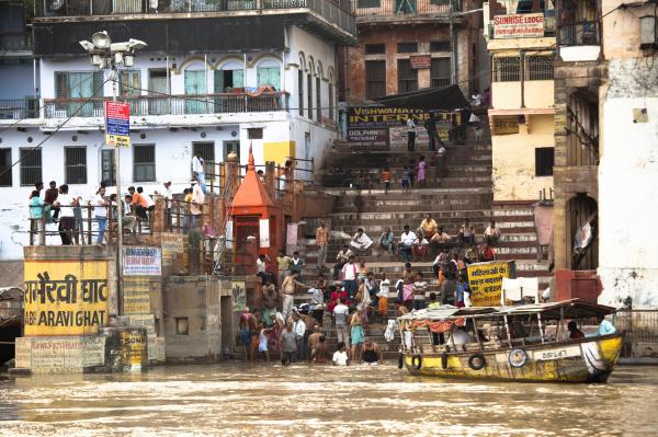 TRAGEDIE: 37 de morti intr-un accident rutier petrecut in India