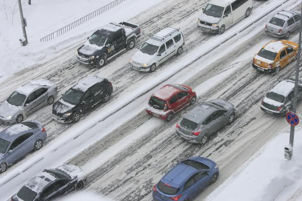 ACCIDENT FARA PRECEDENT: 100 de masini s-au ciocnit in lant