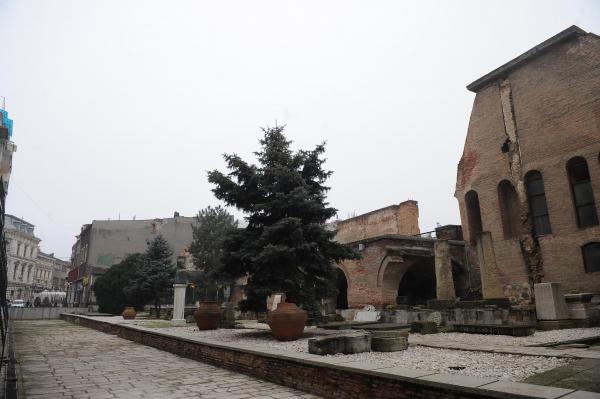 Un barbat a fost gasit mort langa un club din Centrul Vechi al Capitalei