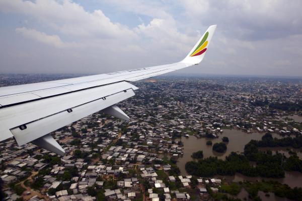 Avion prabusit in Afganistan: cel putin sapte morti