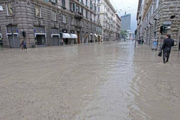 Stare de alerta pe Dunare. Hidrologii ii avertizeaza pe locuitori