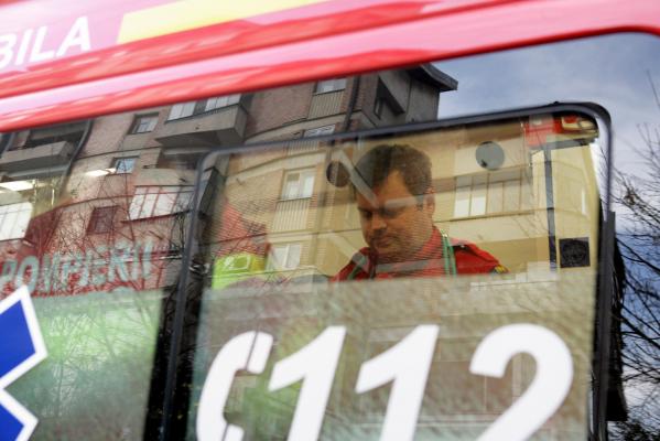 Un copil de doi ani a cazut intr-o fantana