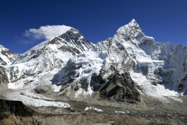 Alpinisti romani, blocati in munte din cauza unui atac terorist