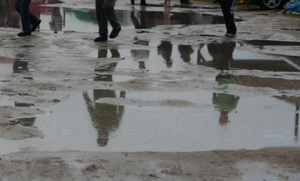 Drumuri blocate din cauza ploii