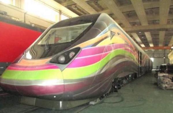 Cum arată trenul FĂCUT în ROMÂNIA care va circula cu 200 km/h. Cât a costat