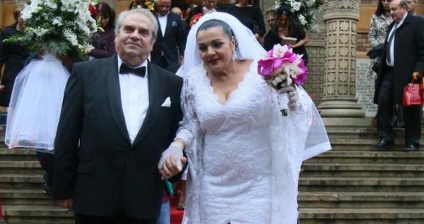 La nunta Corneliei Catanga s-a furat mirele, nu mireasa