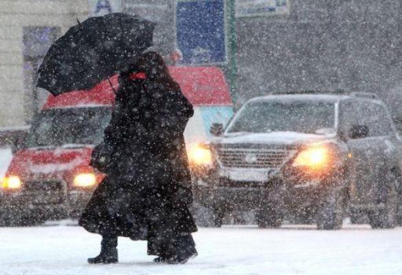 LAPOVIŢĂ şi NINSOARE în sudul ţării. VÂNT PUTERNIC în sud-est şi la munte