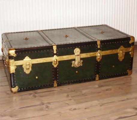 Uimitor! A cumpărat un CUFĂR, însă când l-a deschis a avut ŞOCUL vieţii