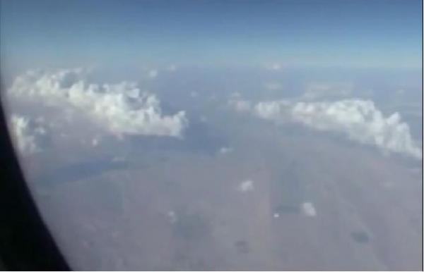 Apariție ULUITOARE PE CER! Totul a fost filmat dintr-un avion