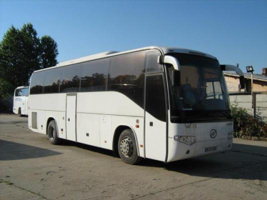 Un autocar cu 46 de pasageri s-a răsturnat pe DN1. Nouă persoane au fost rănite