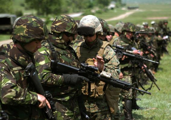 Îngrijorător! Numărul de militari pe care România îi va trimite în Afganistan depăşeşte de patru ori efectivul Armatei