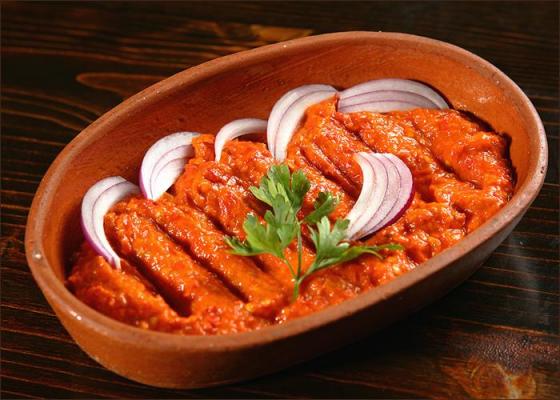 Te scârbeşti pe loc! O ieşeancă a cumpărat un borcan de zacuscă, însă ce a găsit în el e de neimaginat