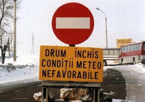 Circulaţia pe DN 10 Buzău-Braşov, închisă din cauza alunecărilor de teren!