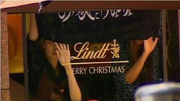 Ore întregi de chin! LUARE DE OSTATICI într-o cafenea din Sidney