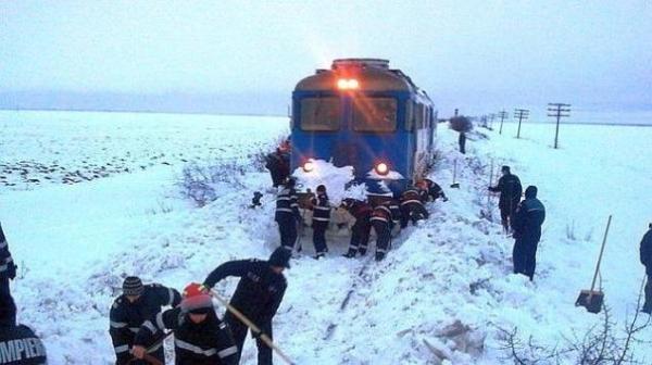 Ninsoare în România! Ce trebuie să ştii dacă vrei să călătoreşti cu TRENUL