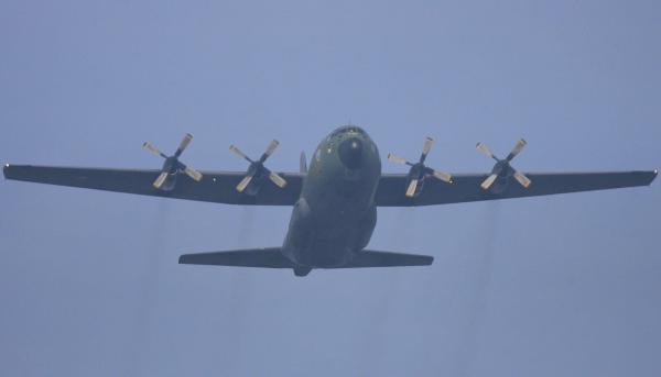 Un avion militar s-a prăbuşit în Algeria. 103 persoane au murit!