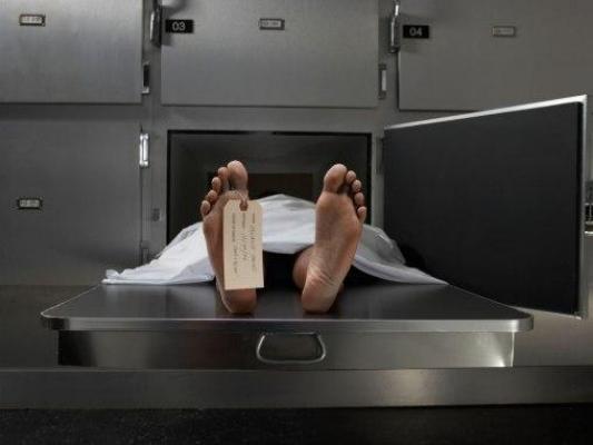 Se pregăteau să-l înmormânteze, dar l-au găsit citind ziarul!