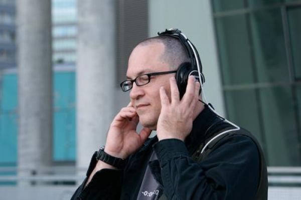 DNA a cumpărat echipamente de zeci de mii de lei pentru a asculta oamenii corupţi!