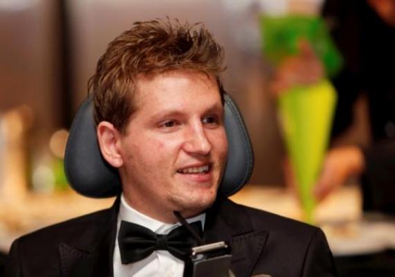 Mihai Neşu împlineşte azi 31 de ani. Gest emoţionant de ziua sa!