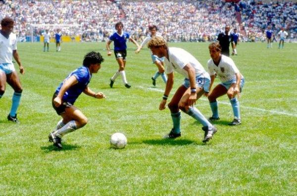 La 53 de ani, Maradona îşi va continua cariera de jucător şi va evolua la o echipă de liga a cincea