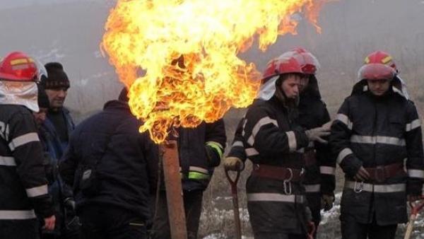 Explozie subterană în cartierul Colentina! O maşină a fost avariată