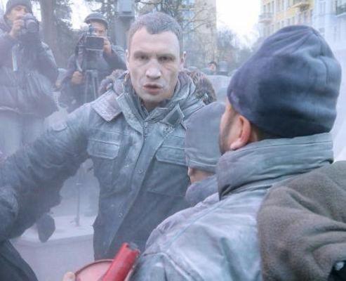 Vitali Klitschko şi-a anunţat candidatura la alegerile prezidenţiale din Ucraina.