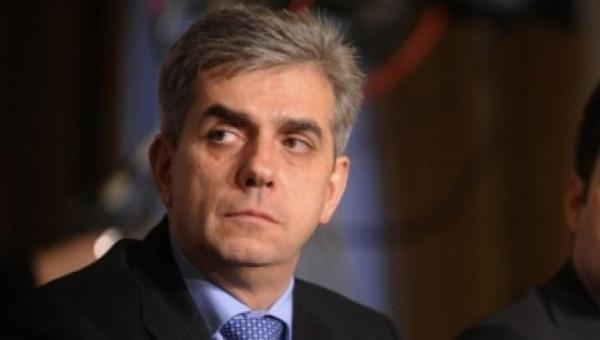 Eugen Nicolăescu pleacă de la Ministerul Sănătăţii cu tot cu mobilă